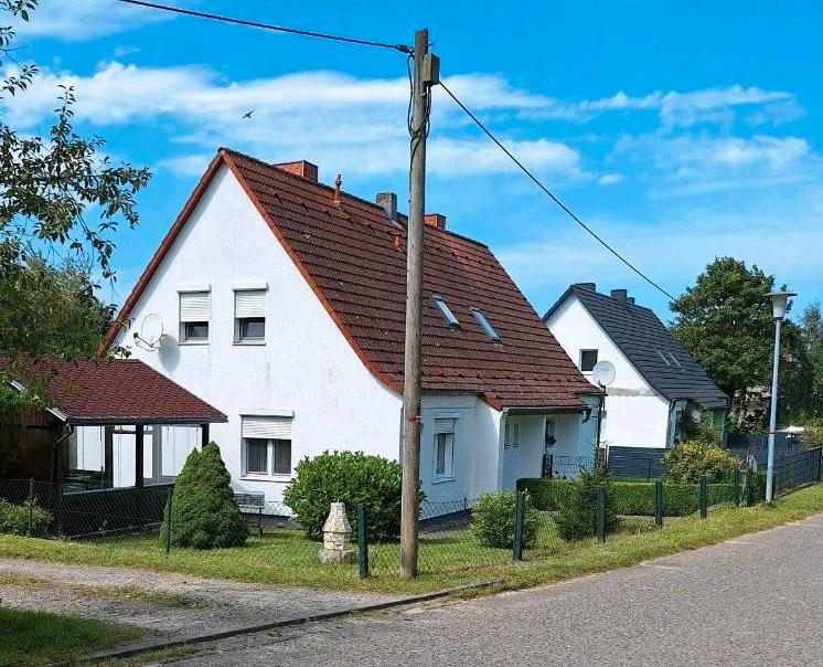 Thumbnail-Doppelhaushälfte mit Wald und Grünfläche