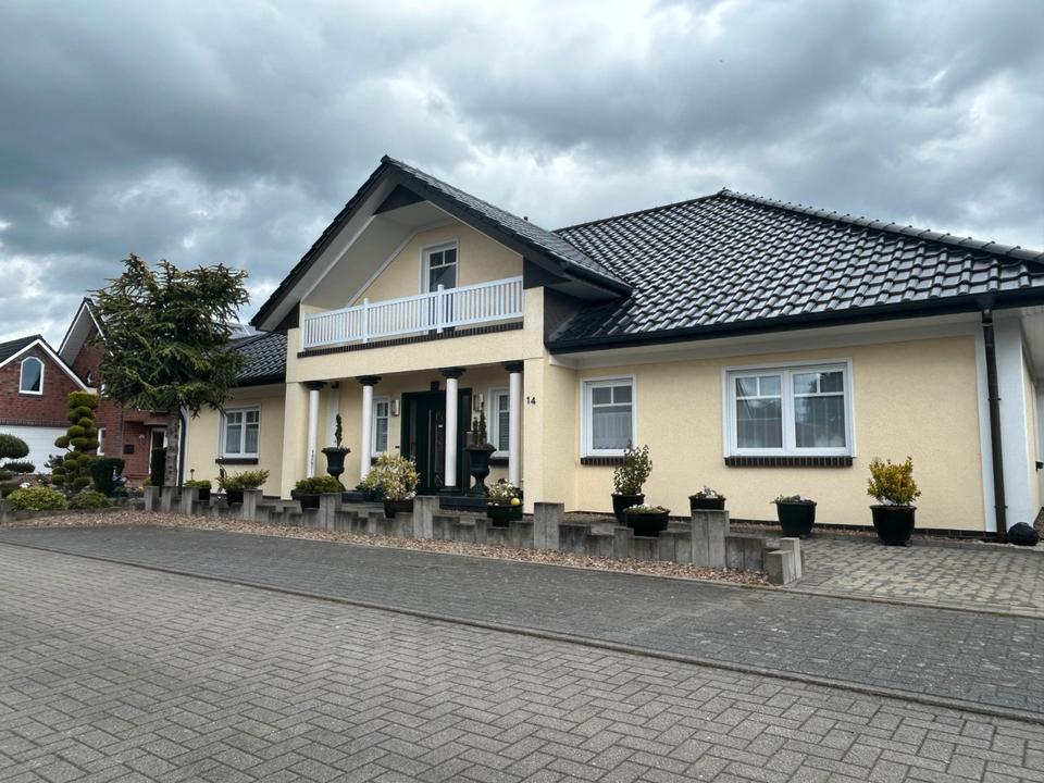 Thumbnail-Schönes geräumiges Haus mit fünf Zimmern (ohne Provision)