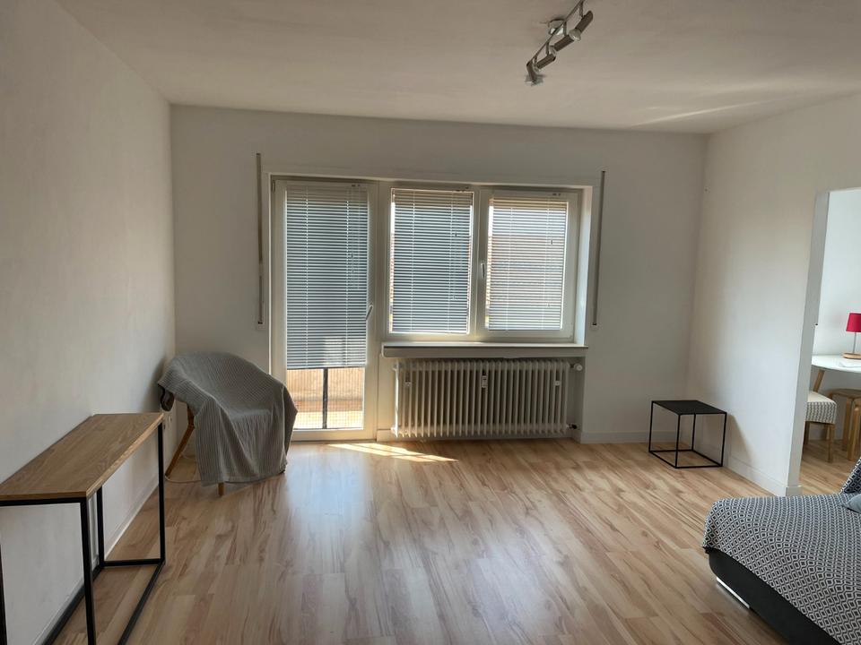 Thumbnail-Stilvolles 1-Zimmer-Single-Apartment mit Balkon – teilmöbliert