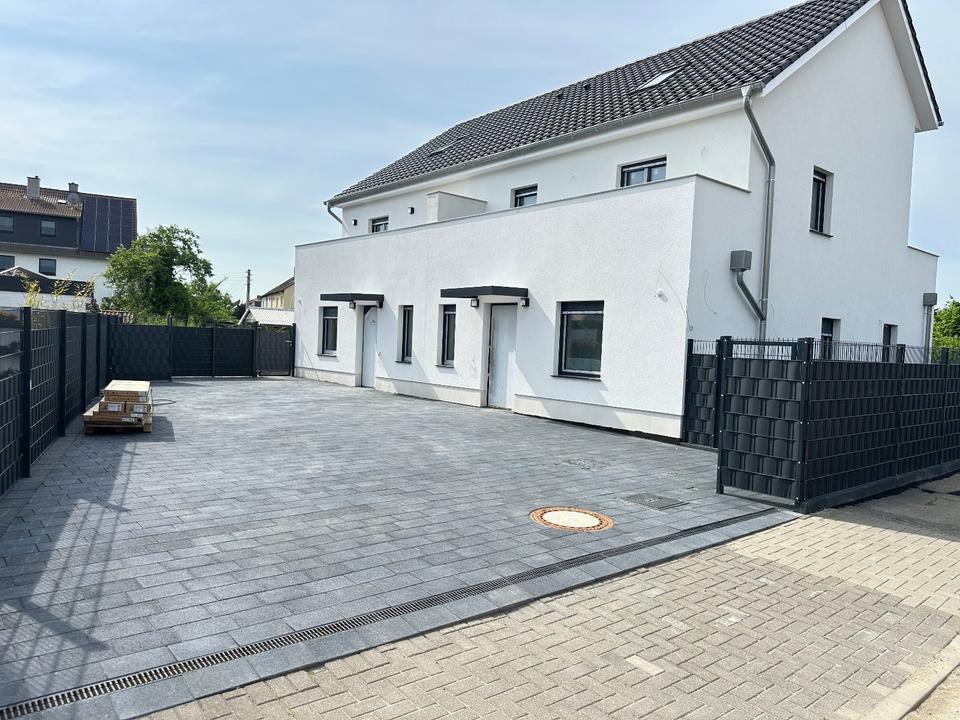 Thumbnail-Moderne Doppelhaushälfte mit Garten, Terrasse und zwei Balkonen
