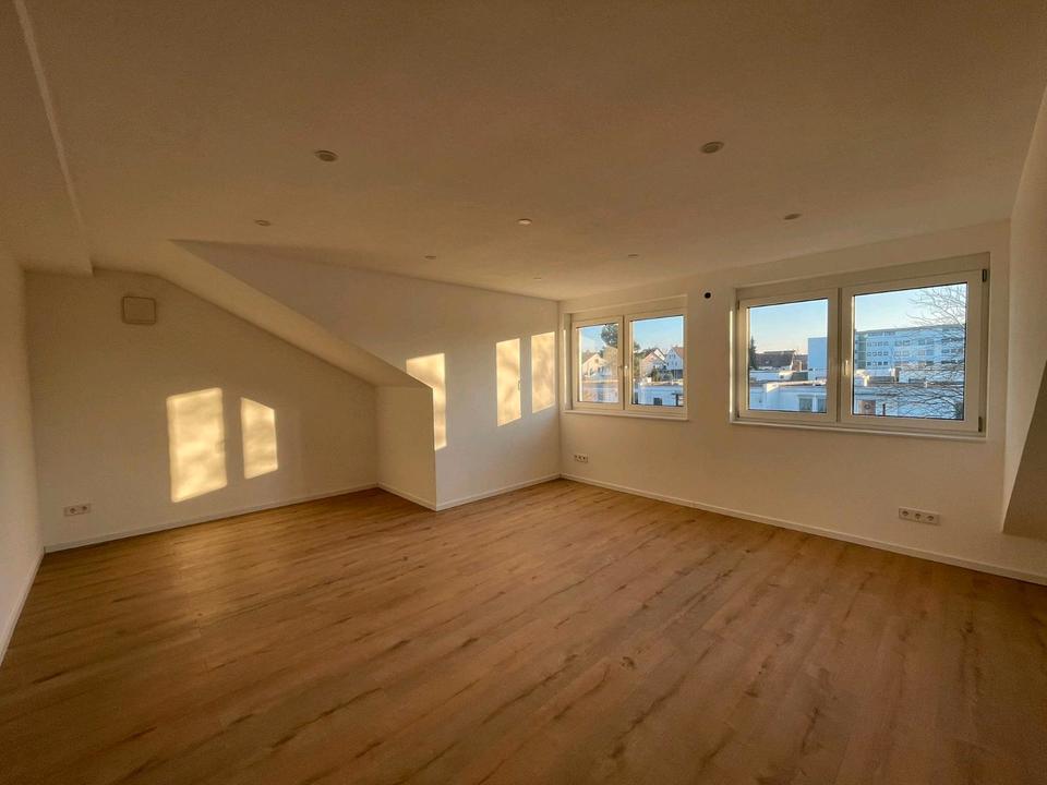 Thumbnail-Großzügige 122 m² Dachwohnung in Feldrandlage