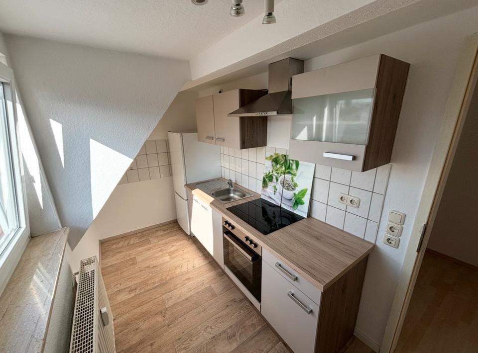 Thumbnail-Vermiete schöne helle Altbau Dachgeschosswohnung