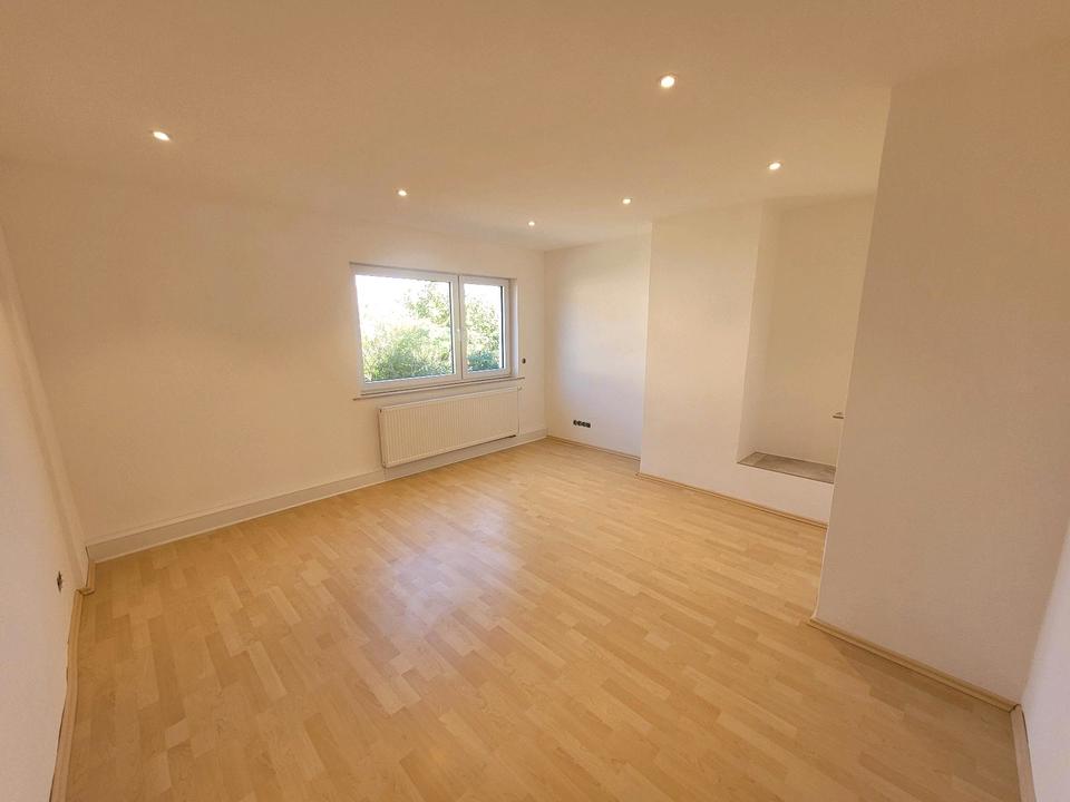 Thumbnail-Schöne 4,5 Z.-Wohnung mit Balkon in Alz.-Albstadt