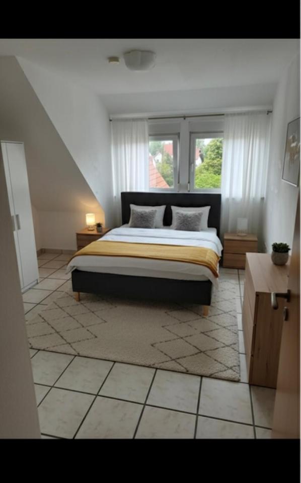 Thumbnail-3 Zimmer, Dachgeschoss Wohnung, in 3 Etagen Haus, Münster Hessen