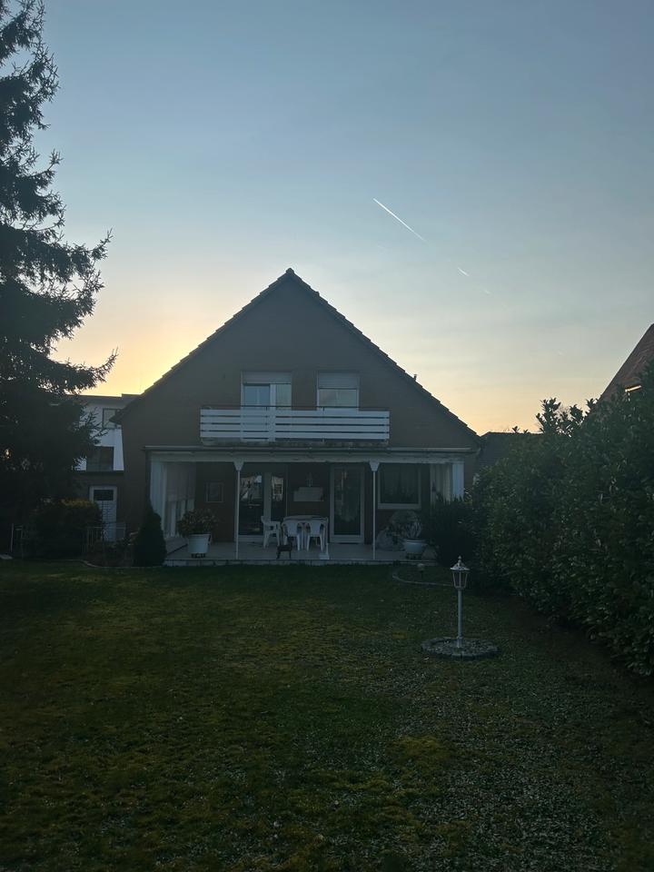 Thumbnail-Einfamilienhaus mit Einliegerwohnung & 3 Garagen, provisionsfrei