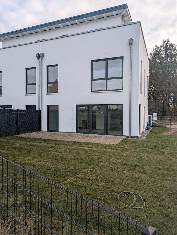 Thumbnail-Erstbezug 203 qm Wohn-Nutzfläche - DHH- Rousseaupark