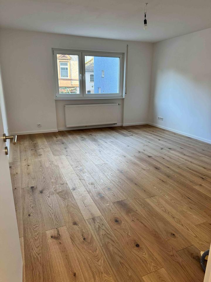 Thumbnail-*2 Min. zur Berger Straße * Erstbezug nach Sanierung: helle 2-Zimmer-Wohnung mit schönem Grundriss auf der Höhenstraße!