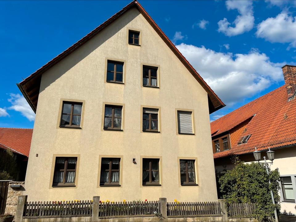 Thumbnail-Solides, großzügiges Ein-Mehrfamilienhaus (Bj. 1984)