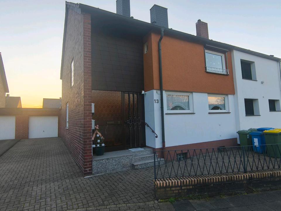 Thumbnail-Doppelhaushälfte mit Garten und Garage