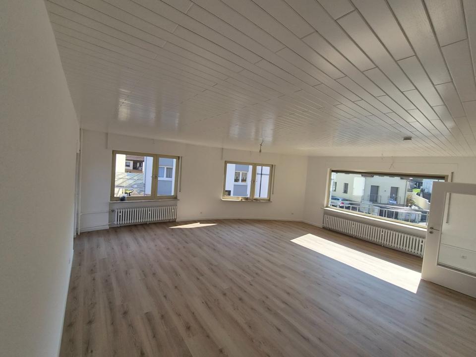 Thumbnail-Großzügiges Einfamilienhaus in Budenheim zu vermieten