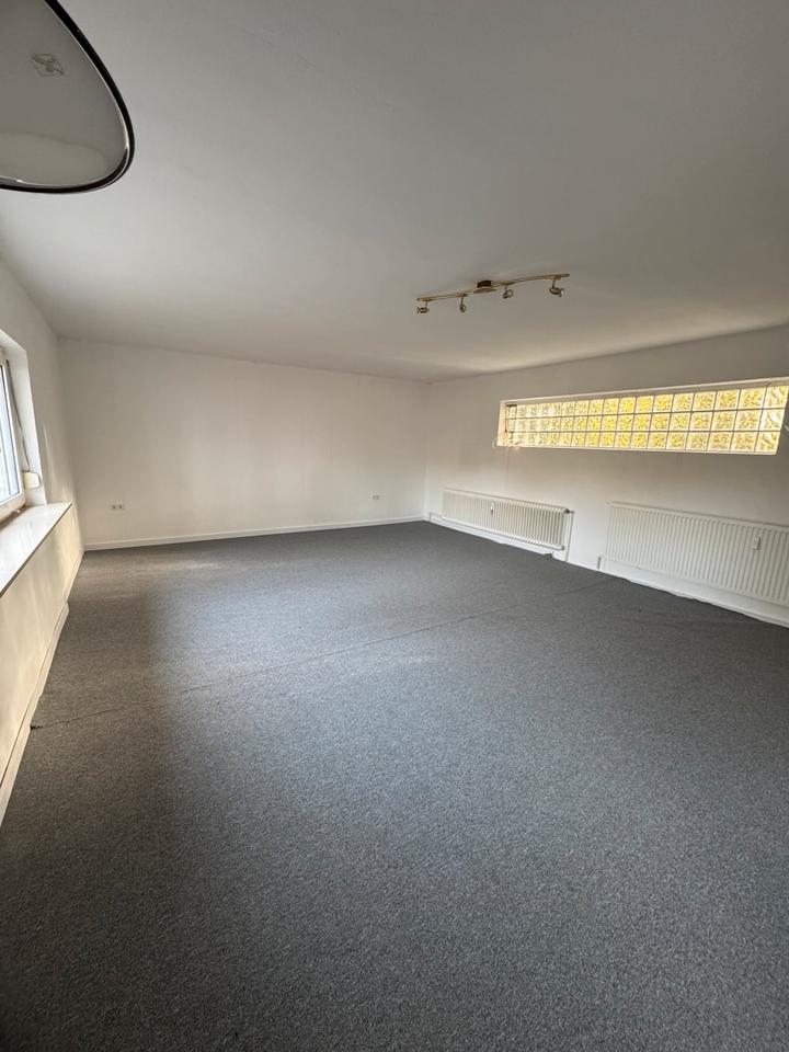 Thumbnail-Idyllische 90 m² Wohnung in Hofheim mit Garten und 2 Stellpl