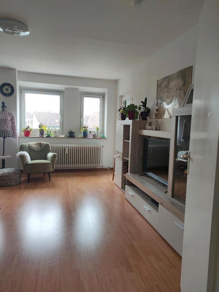 Thumbnail-Zwei Zimmer Wohnung im Dachgeschoss zu vermieten