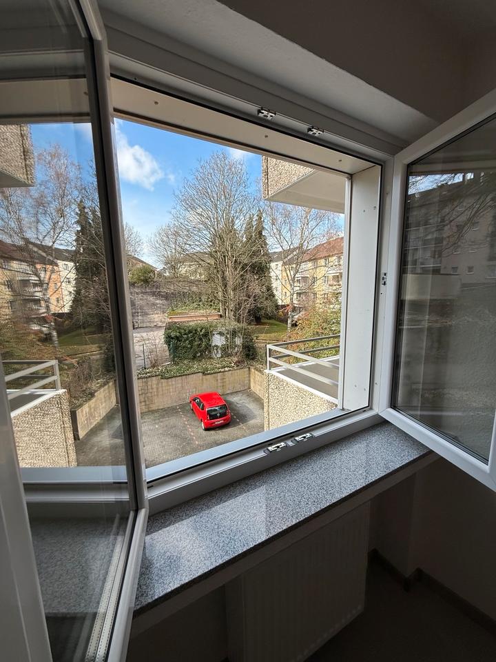 Thumbnail-Modernisierte 56 m² Wohnung 2.Zi Aufzug und EBK in Wuppertal-Süd
