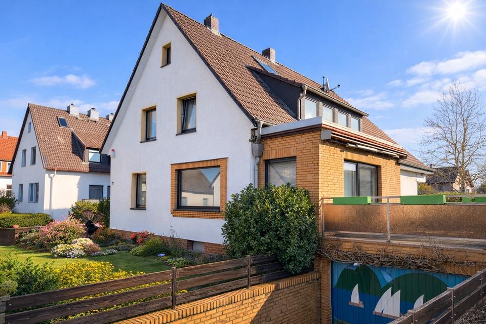 Thumbnail-Freistehendes Zweifamilienhaus mit großem Garten, Ronnenberg