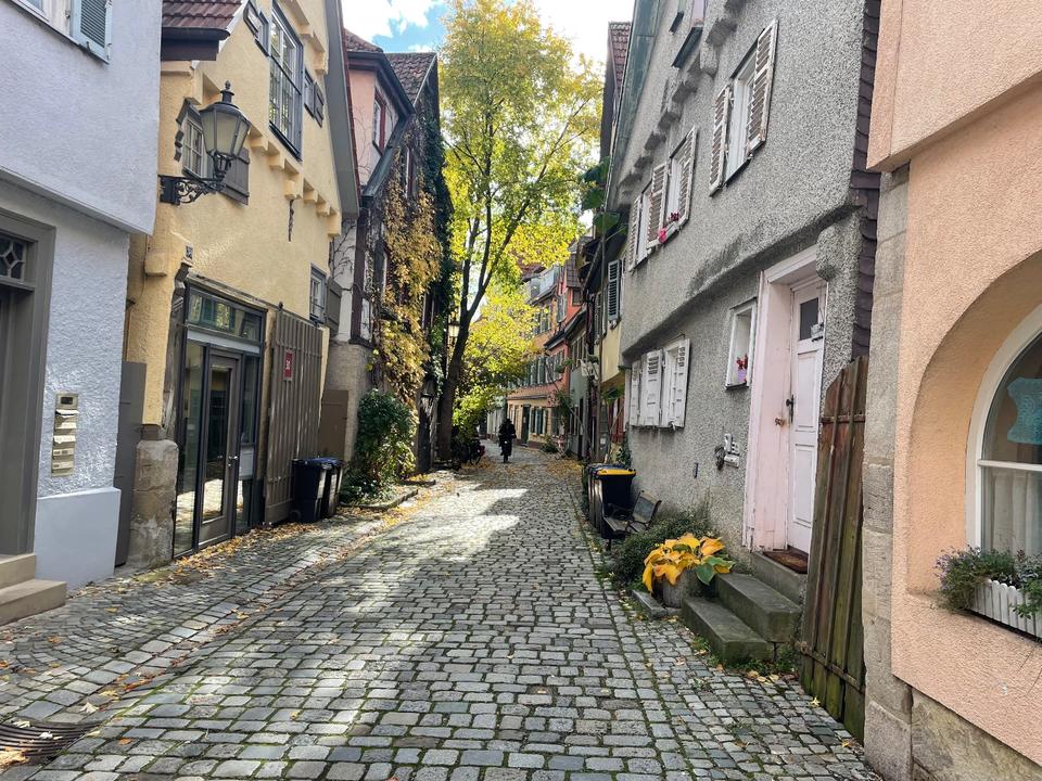 Thumbnail-Von privat: 1 12 Zimmerwohnung in historischem Haus in Esslingen