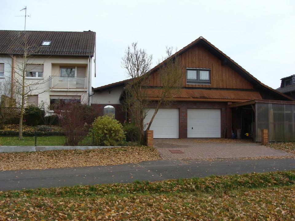 Thumbnail-Doppelhaushälfte mit Nebengebäude