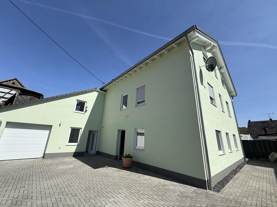 Thumbnail-Moderne Erdgeschosswohnung mit Terrasse und Außenstellplatz in Bassenheim zu vermieten! Ab 01.05!