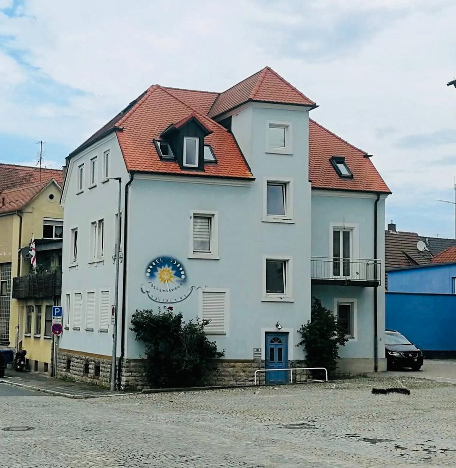Thumbnail-Teilrenovierte 5 Zimmer Whg mit Balkon im Zentrum von Neustadt