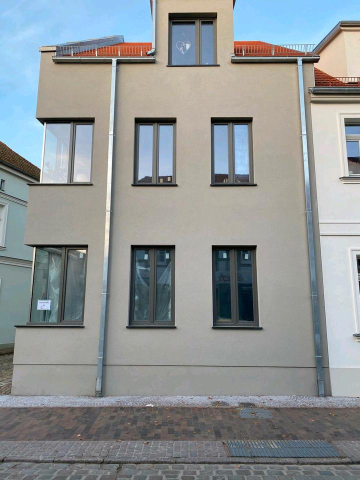 Thumbnail-Neue helle 4 Zimmer Wohnung im Zentrum von Malchin