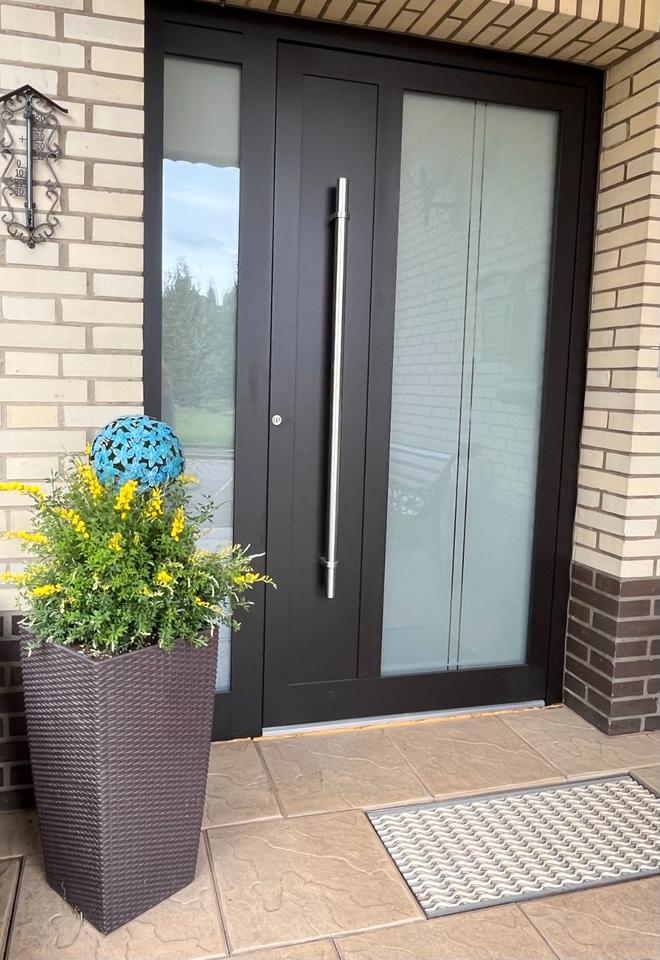 Thumbnail-modernisiertes Ein-Zweifamilien mit PV-Anlage