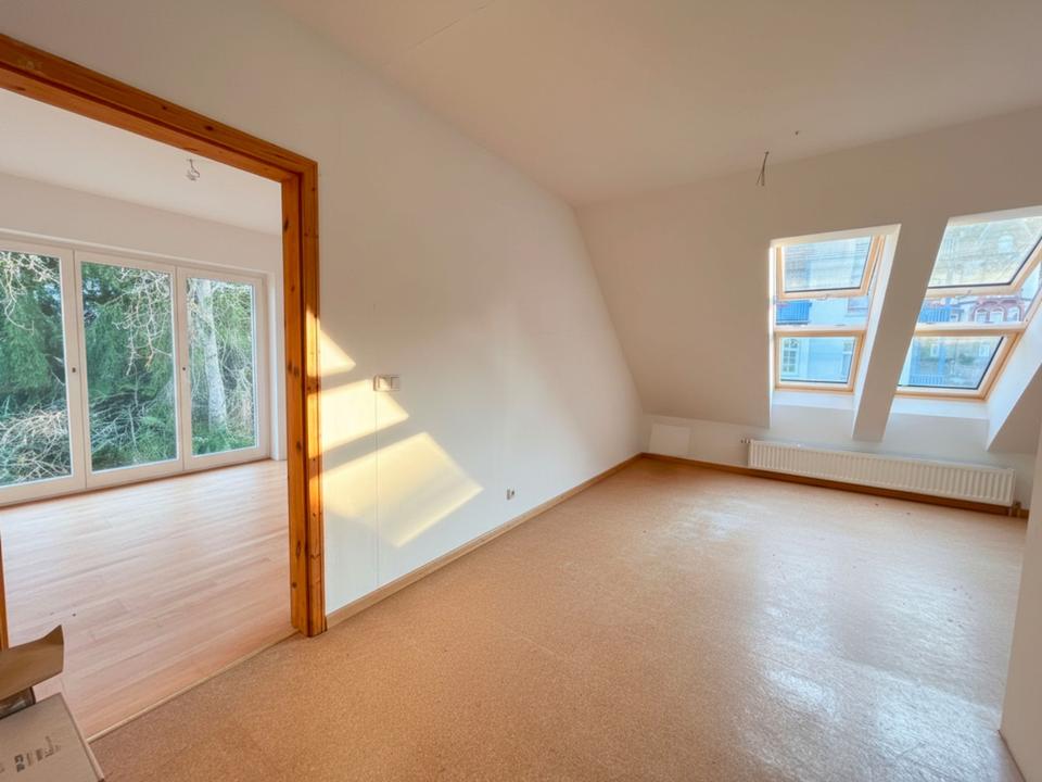 Thumbnail-Helle neu sanierte 3 Zimmer-Dachgeschosswohnung im Südviertel