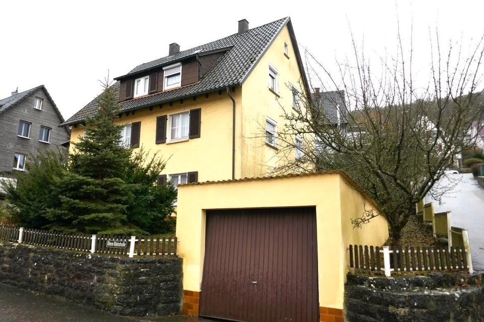 Thumbnail-Renovierungsbedürftiges Einfamilienwohnhaus mit Einliegerwohnung