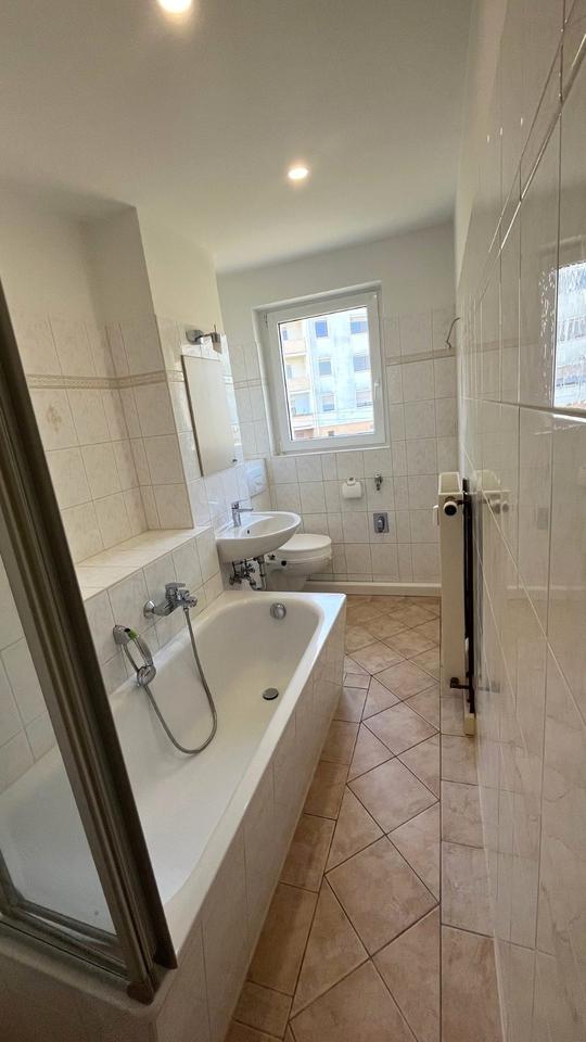 Thumbnail-!!! Erstbezug nach Sanierung !!! kleine 3-Zi.-Whg., Einbauküche MÖGLICH