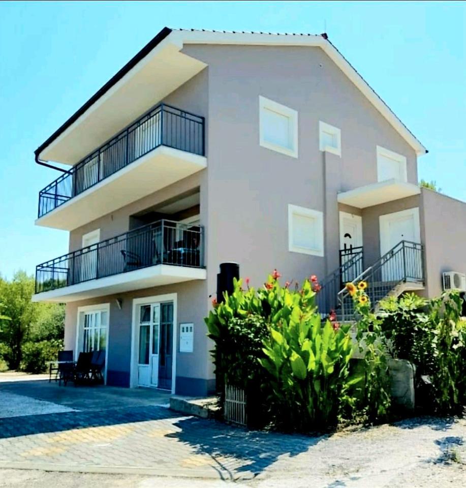 Thumbnail-Ferienhaus 200 m zum Strand, bis zu 12 Personen