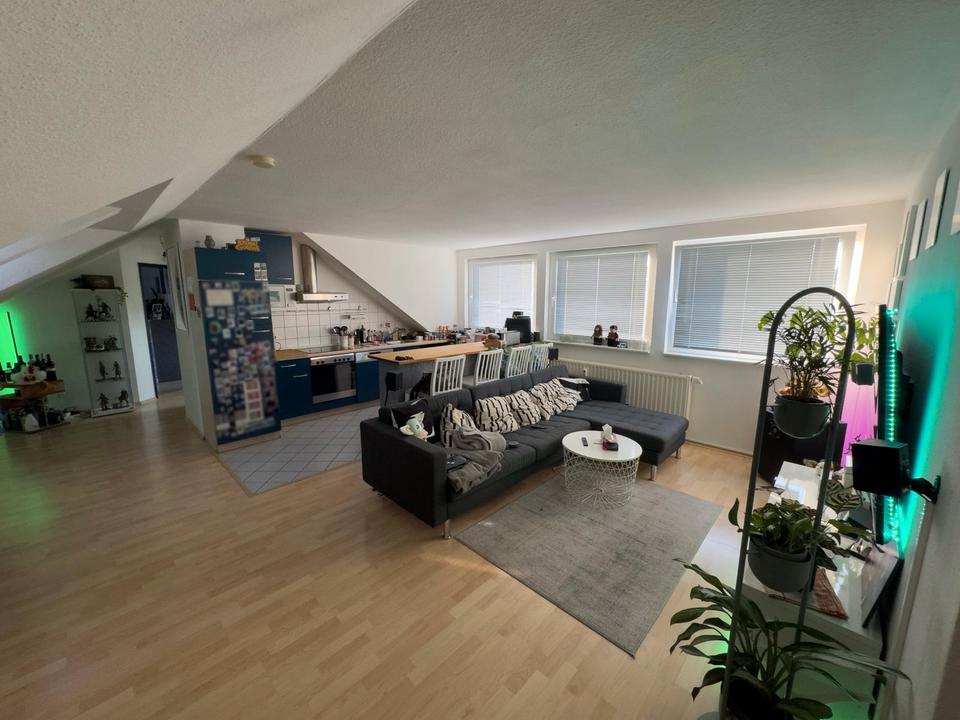 Thumbnail-Vermiete schöne helle Dachgeschosswohnung Zentral gelegen