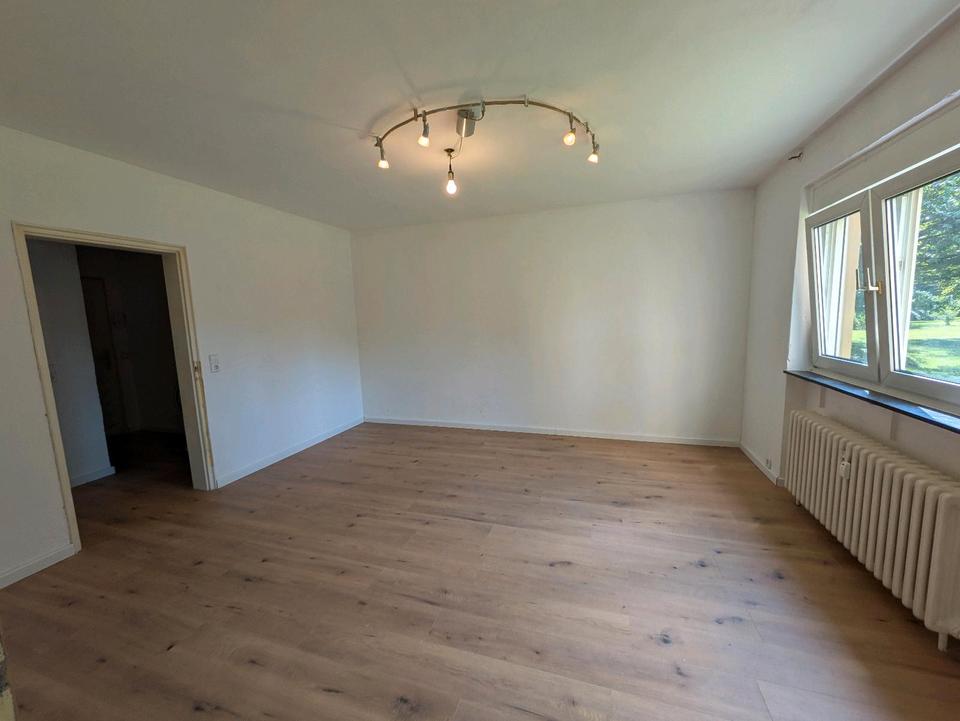 Thumbnail-VERKAUF Renovierte 2-Zimmer-Wohnung mit Loggia in Köln-Zündorf