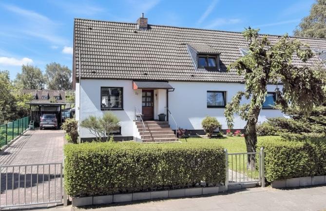 Thumbnail-Doppelhaushälfte in Schiffbek mit Erbpachtgundstück - von Privat