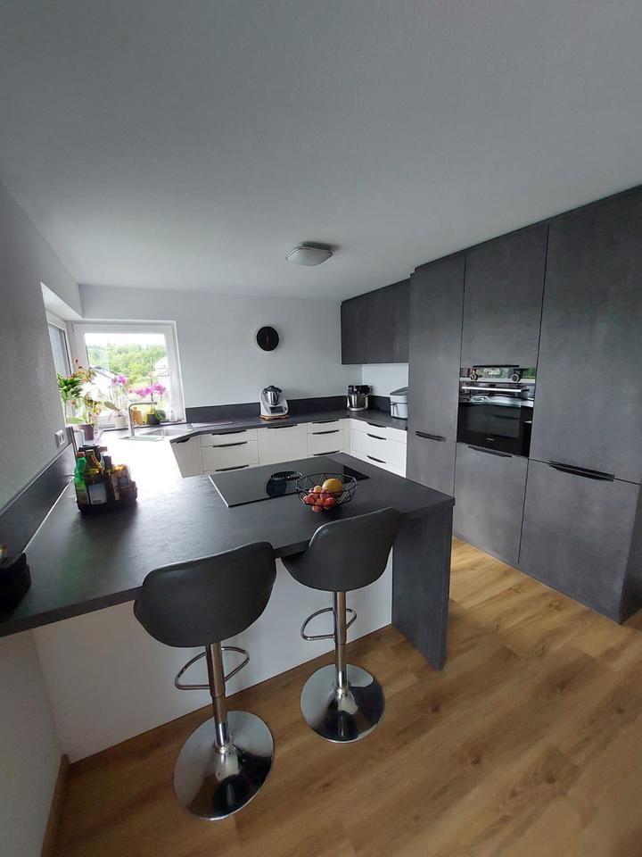 Thumbnail-3 12 Zimmer Wohnung (BJ 2023) mit Balkon und moderner Küche