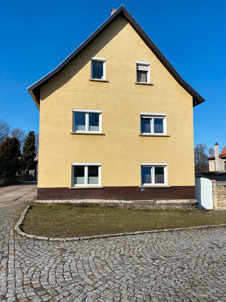 Thumbnail-Großes Einfamilienhaus mit Gewerbehalle auf 3350 m2 Grundstück