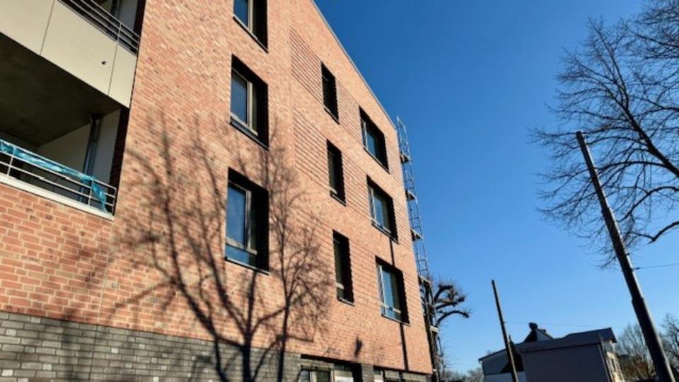 Thumbnail-SüdWest Dachterrasse: 2-Zimmer, Eichen-Dielenoptik-Boden, Einbauküche, Loggia, Garage