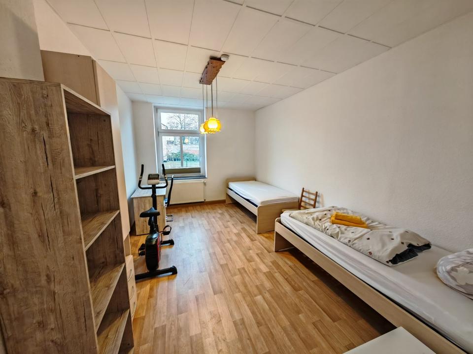 Thumbnail-Möblierte 4,5-Zimmer-Altbauwohnung (112 m²) im Hochparterre