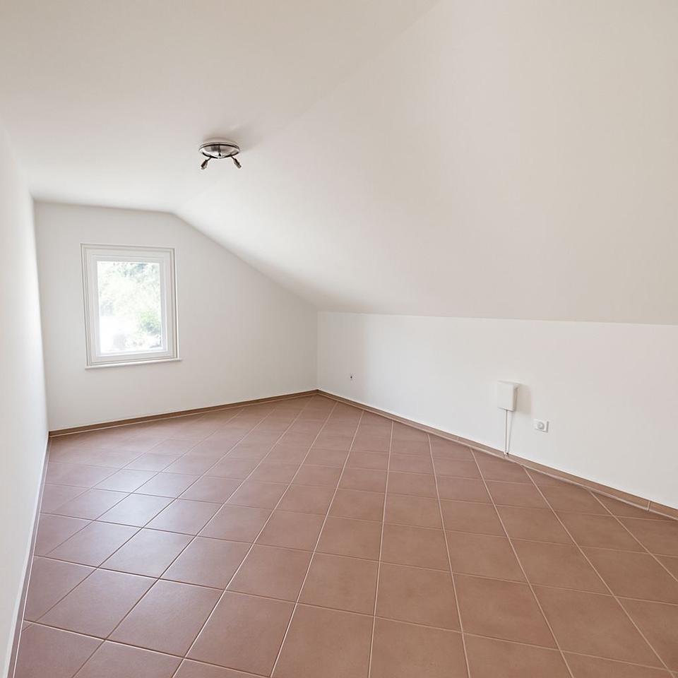 Thumbnail-Teilrenovierte helle 2-Zimmer Wohnung in Wicklesgreuth