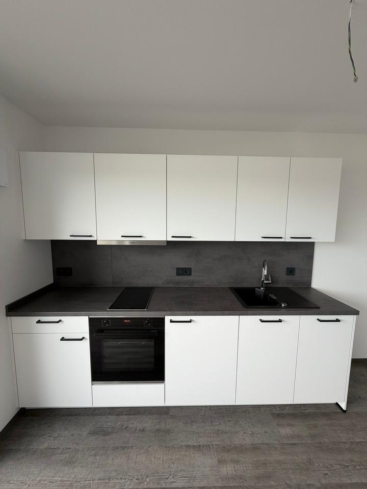 Thumbnail-Moderne 1- Zimmer Dachgeschosswohnung in ruhiger Lage mit Einbauküche.