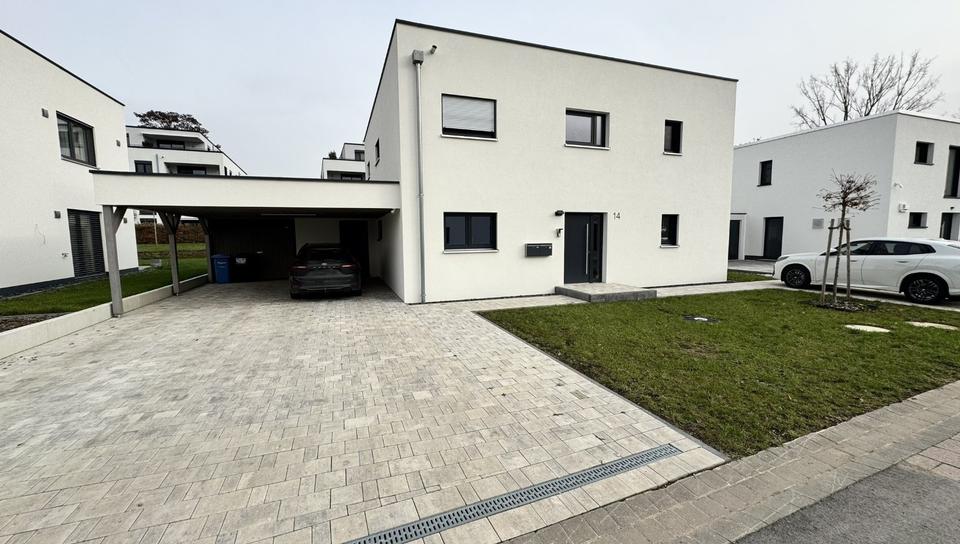 Thumbnail-Neuwertige, exklusive 4,5-Zimmer-Wohnung mit Garten und Terrasse