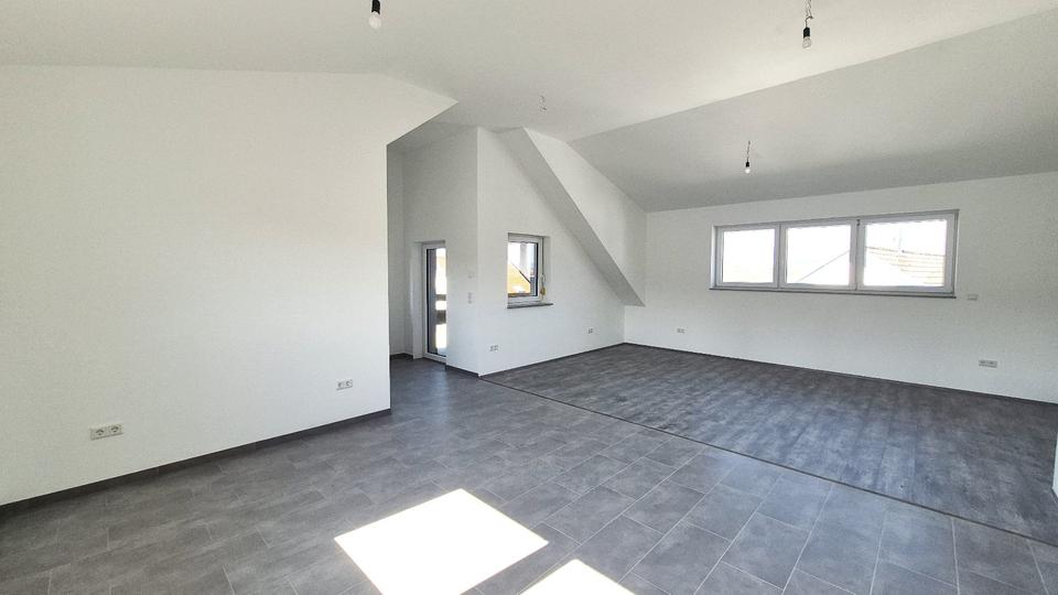 Thumbnail-Erstbezug | 2‑Zi‑Wohnung – Dachgeschoss, Balkon, Stellplatz