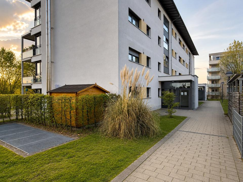 Thumbnail-Moderne 4-Zimmer-Wohnung mit Terrasse in Stuttgart-Giebel