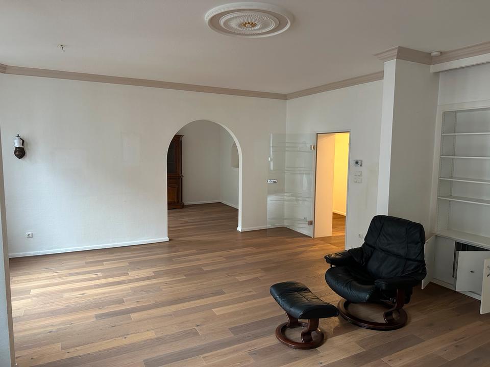 Thumbnail-108m2 Wohnung in Lev. Zentrum zu vermieten