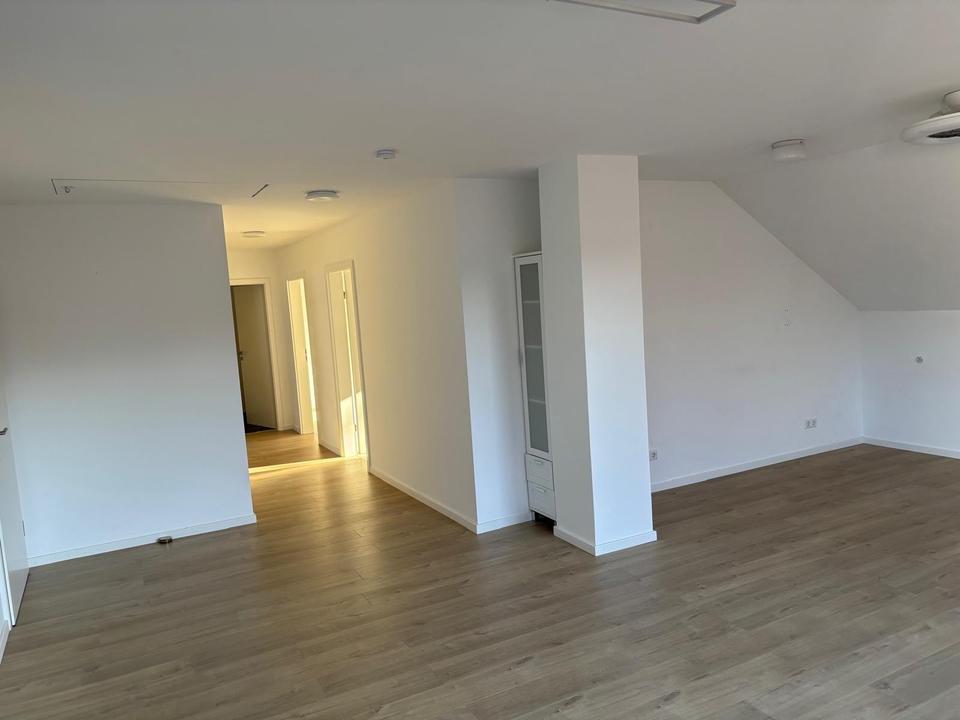 Thumbnail-Zu Vermieten: Moderne 3,5 Zimmer Dachgeschosswohnung 90m2