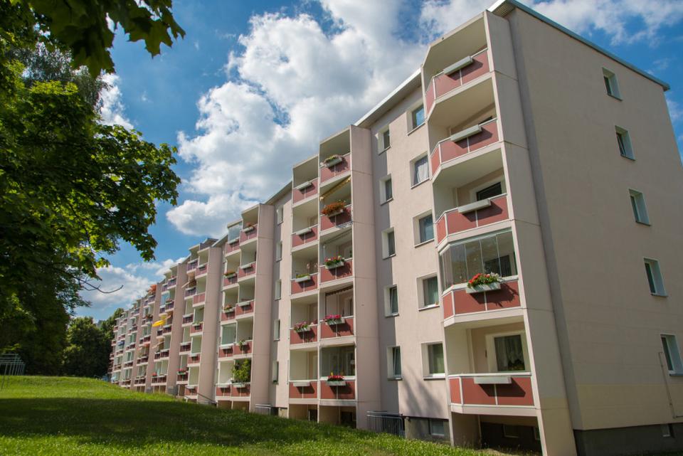 Thumbnail-Wer´s GROß mag***Neu sanierte Etagenwohnung mit Wanne, Dusche & 2 Balkonen!!!