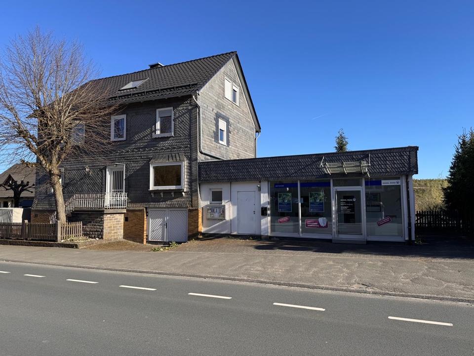 Thumbnail-Großzügiges Wohnhaus nebst vermieteter Gewerbeeinheit