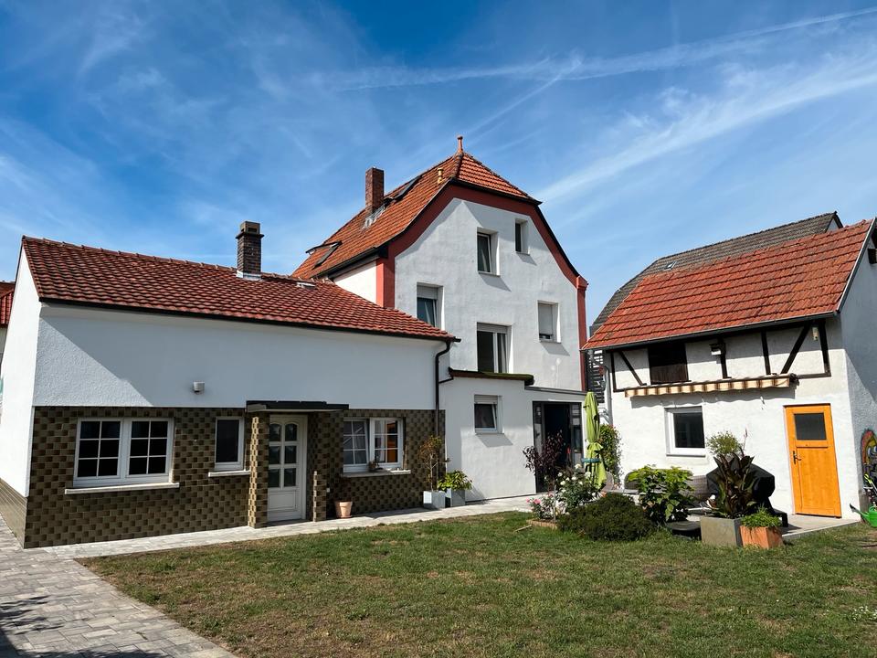 Thumbnail-Einfamilienhaus mit separaten Einheiten, Hof, Garten und Carport