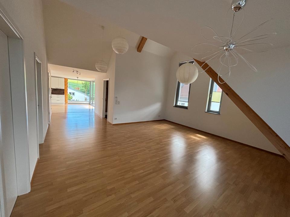 Thumbnail-Sonnige 3,5-Zimmer DG Wohnung mit Balkon