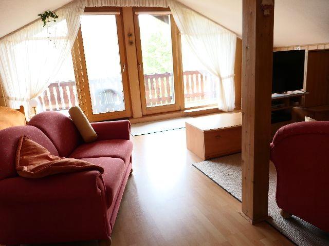 Thumbnail-Sehr dörfliche 1993 neu erstellte 2-Zi-Maisonette-Wohnung mit Einbauküche, Loggia und Carport!