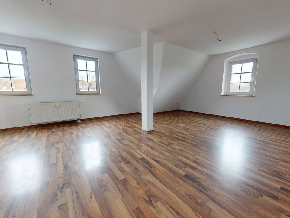 Thumbnail-Lichtdurchfluteter Dachgeschosstraum mit Wannenbad: Perfekt für Singles & Paare in Burgstädt!