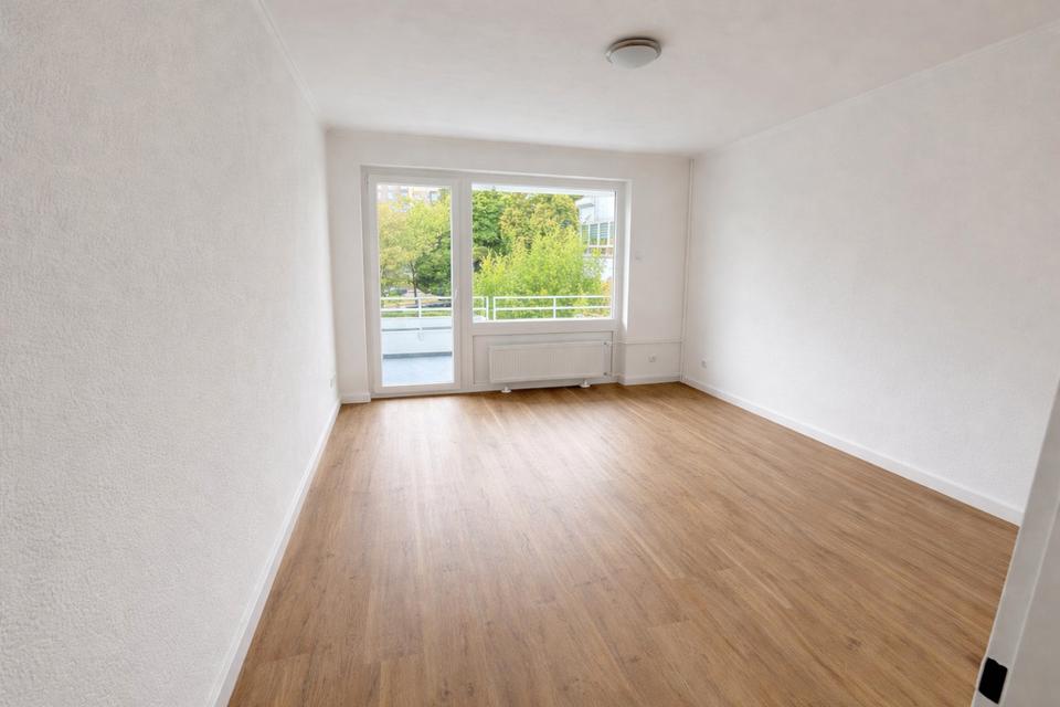 Thumbnail-Renovierte 5-Zimmer-Wohnung mit 2 Balkonen, EBK & Stellplatz