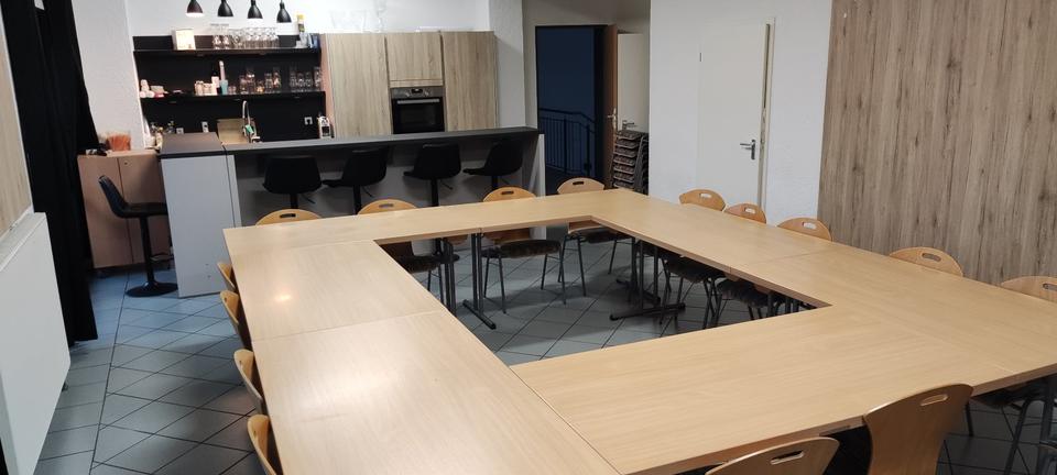 Thumbnail-Party- Sitzungsraum mit Küche, WLAN, TV und Soundanlage